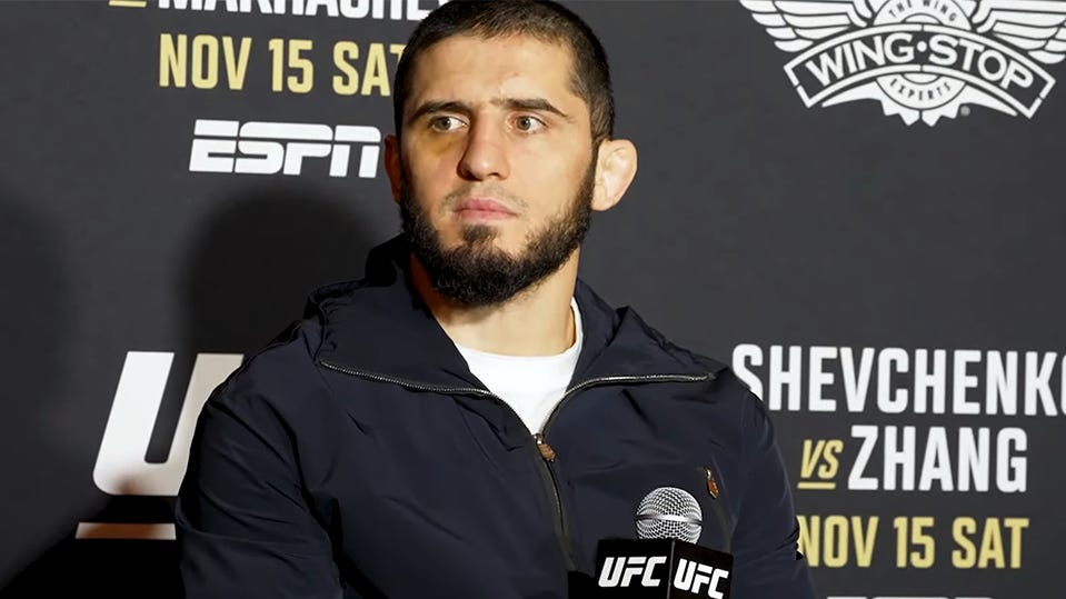Islam Makhachev harkitsee nyrkkeilyottelua Zuffa Boxingissa - MMA-uutinen