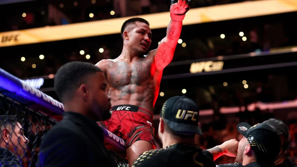 Joshua Van puolusti UFC-kärpässarjan titteliään vaikeuksista huolimatta - MMA-uutinen